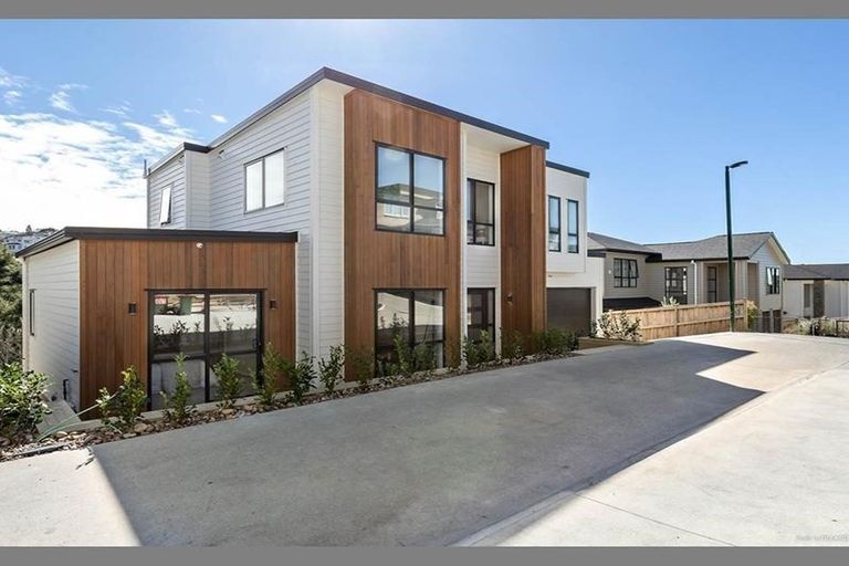 Photo of property in 18 Para Close, Fairview Heights, Auckland, 0632