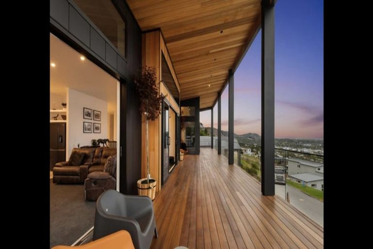 Photo of property in 8 Whio Place, Waikanae, 5036