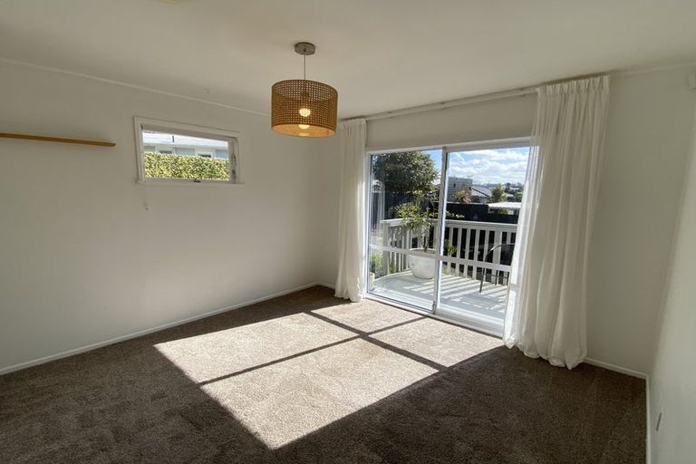 Photo of property in 27 Aplin Place, Birkdale, Auckland, 0626