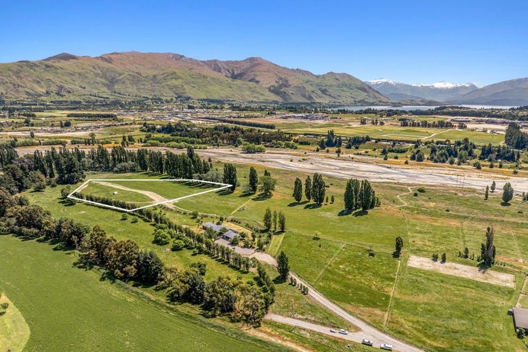 Photo of property in 83d Black Peak Road, Wanaka, 9382