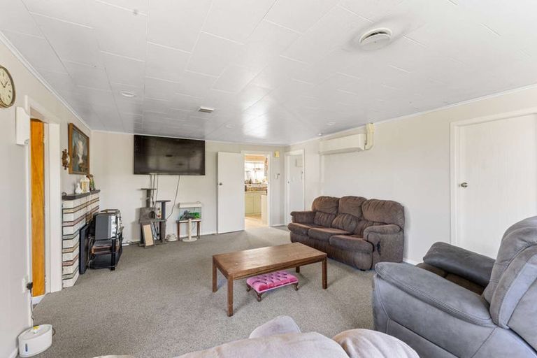 Photo of property in 19 Pukatea Street, Inglewood, 4330