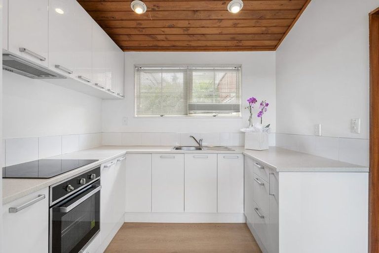 Photo of property in 2/235 Sunset Road, Sunnynook, Auckland, 0632