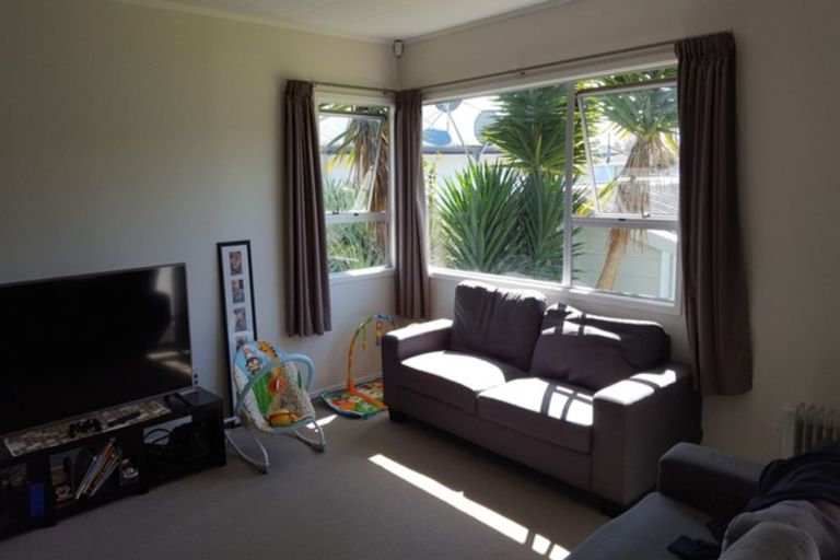 Photo of property in 32 Moncrieff Avenue, Clendon Park, Auckland, 2103