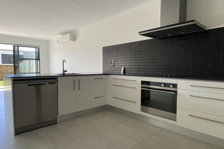 Photo of property in 26 Vincent Mcgrath Crescent, Swanson, Auckland, 0614