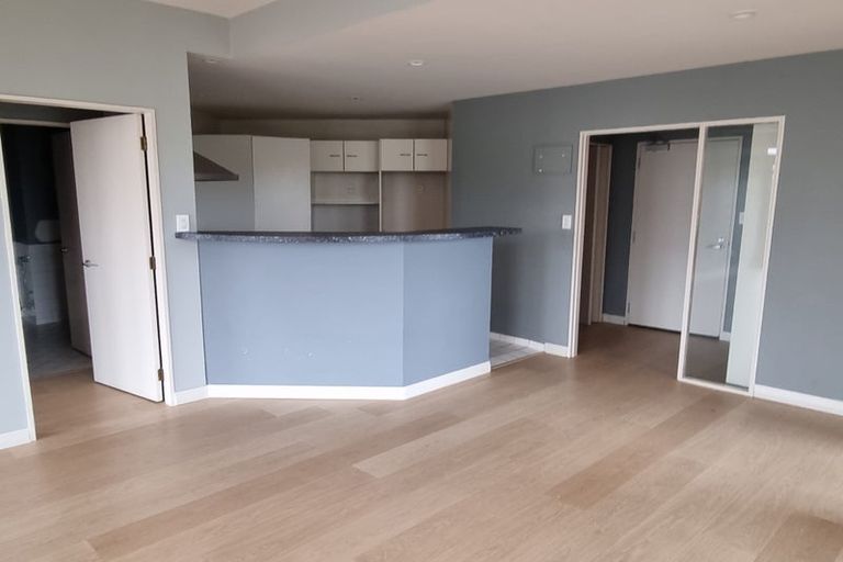 Photo of property in Grandstand Apartments, 4/80 Kent Terrace, Mount Victoria, Wellington, 6011