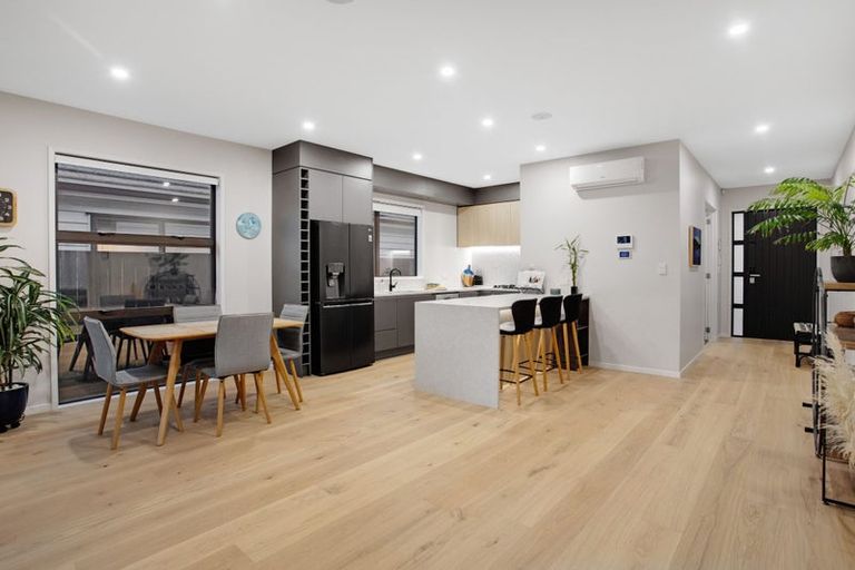 Photo of property in 12 Tarras Road, Kumeu, 0810