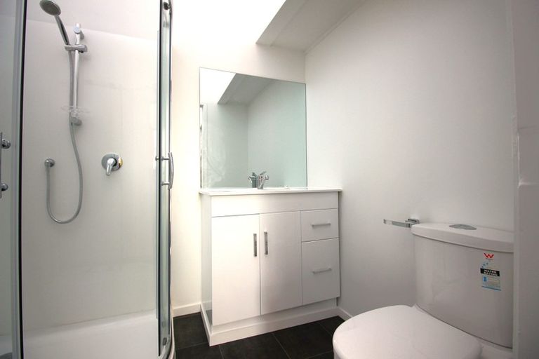 Photo of property in 1/6 Bond Crescent, Forrest Hill, Auckland, 0620