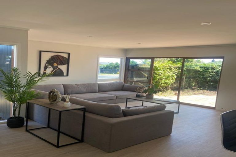 Photo of property in 1 Priestley Drive, Bucklands Beach, Auckland, 2014