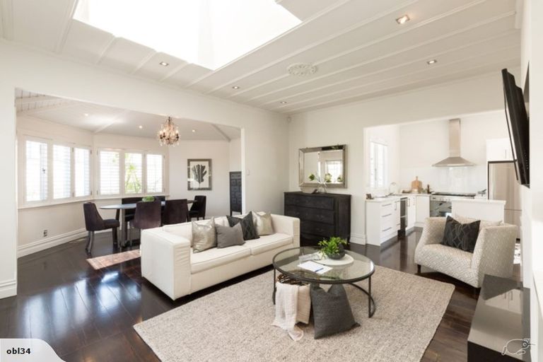 Photo of property in 71 Beach Road, Mellons Bay, Auckland, 2014