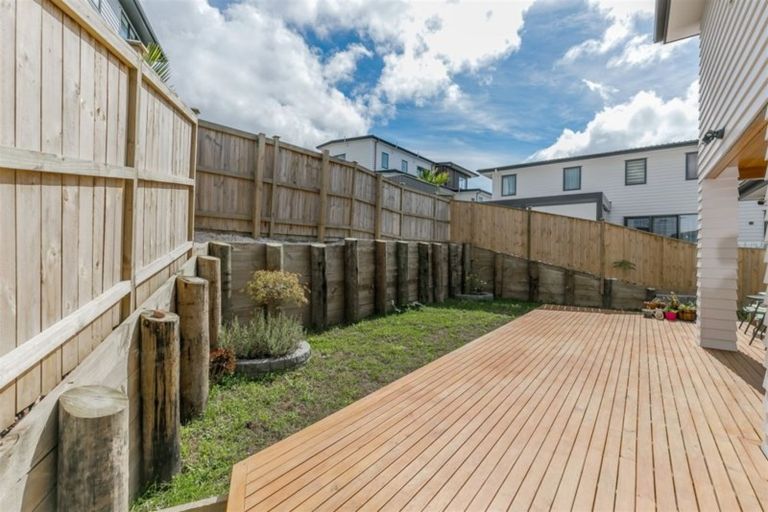 Photo of property in 7 Colliston Rise, Pinehill, Auckland, 0632