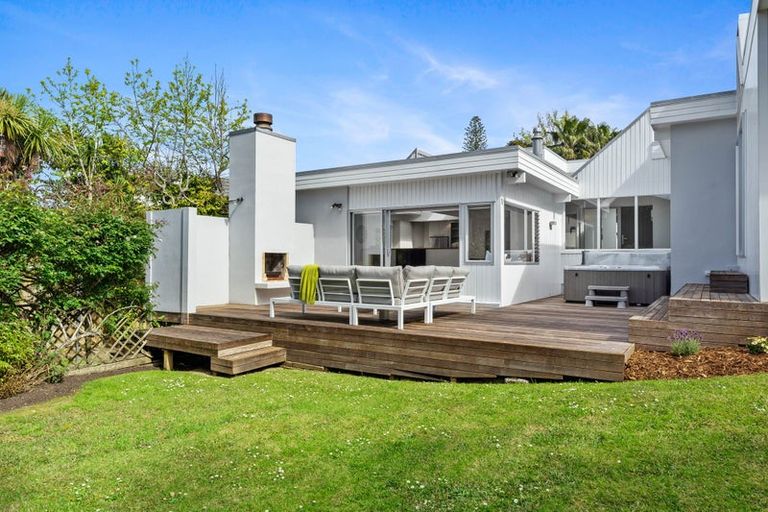Photo of property in 16 Prestige Place, Castor Bay, Auckland, 0620