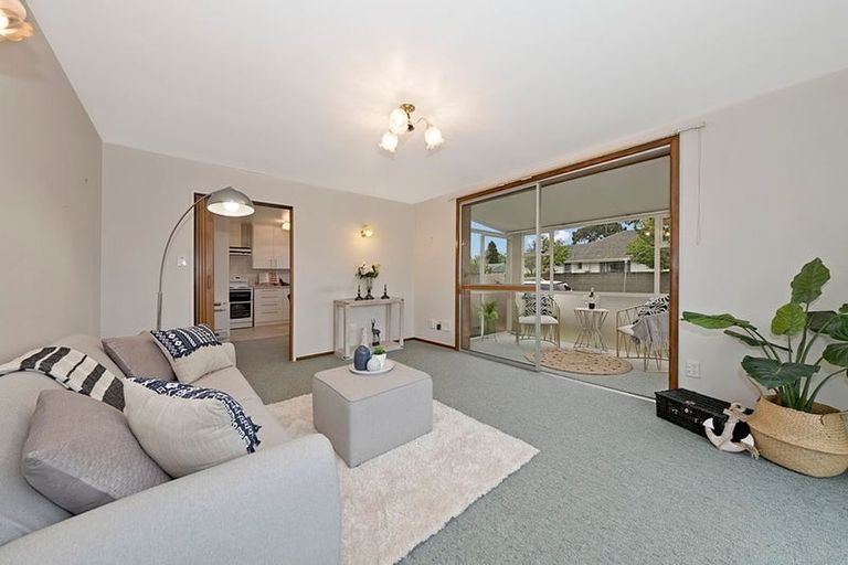 Photo of property in 2/10 Nyoli Street, Northcote, Christchurch, 8052