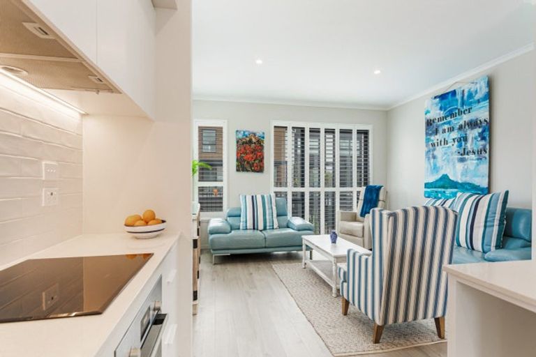 Photo of property in 15 Patrol Lane, Hobsonville, 0616