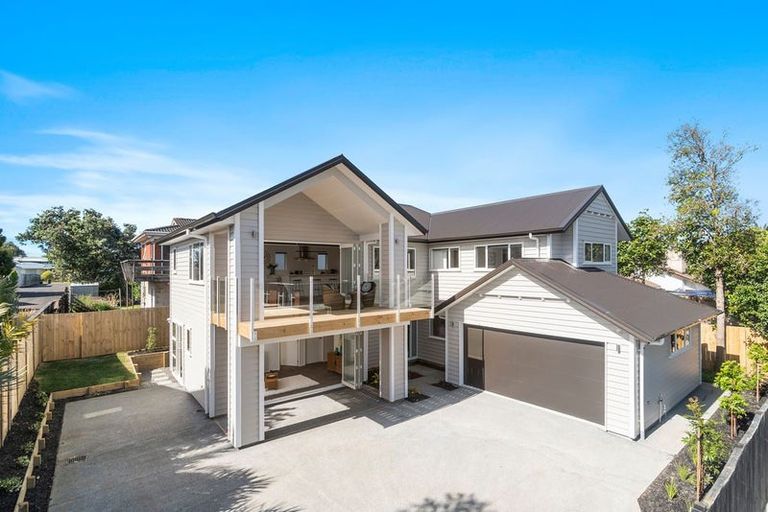 Photo of property in 31a Dawnhaven Drive, Te Atatu Peninsula, Auckland, 0610