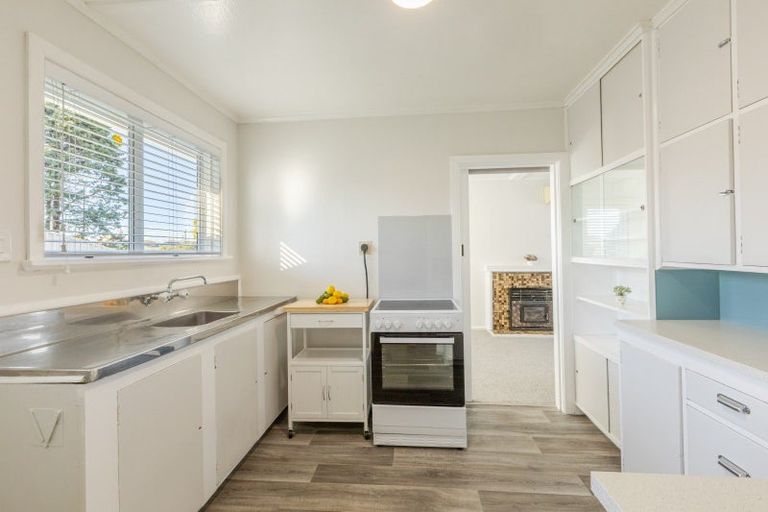 Photo of property in 11 Hillary Crescent, Maraenui, Napier, 4110