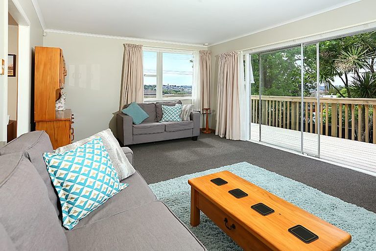 Photo of property in 122 Sturges Road, Henderson, Auckland, 0612