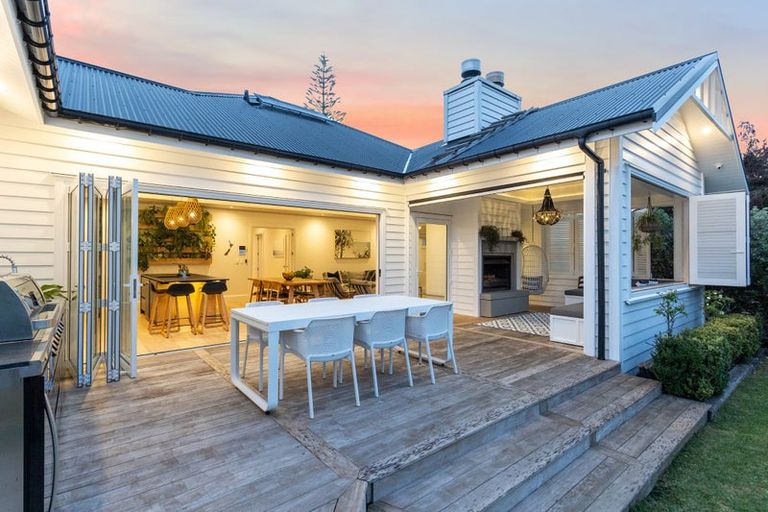 Photo of property in 43 Kent Terrace, Riverhead, 0820