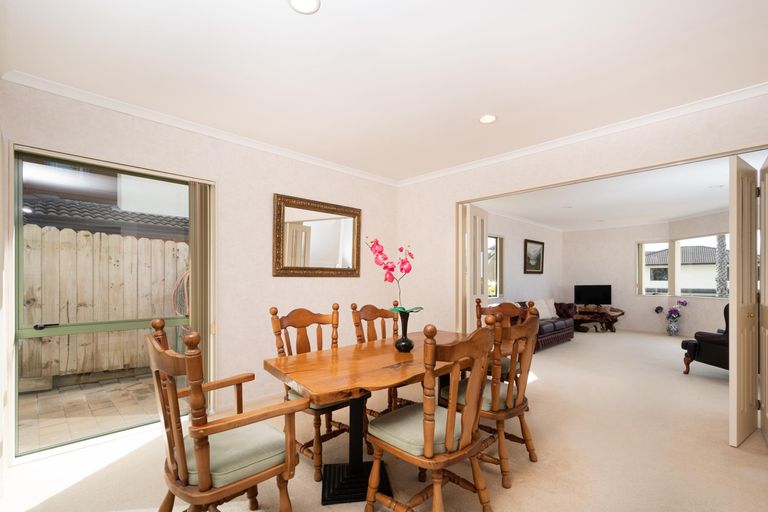 Photo of property in 28 San Bernadino Drive, Henderson, Auckland, 0612