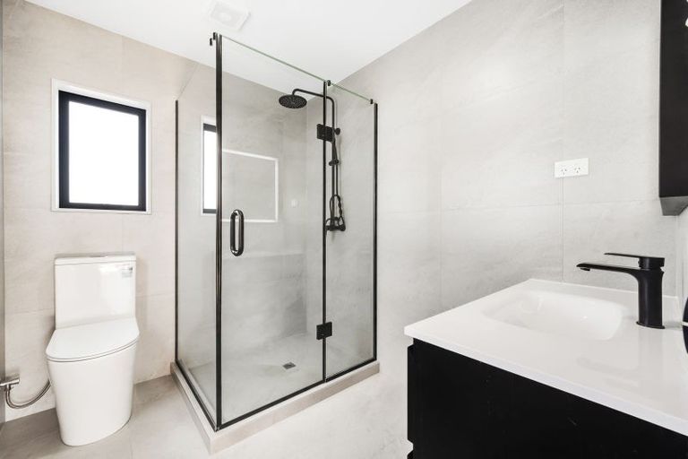 Photo of property in 43d Mirrabooka Avenue, Botany Downs, Auckland, 2010