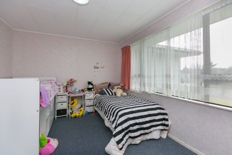 Photo of property in 12 Winstone Place, Highlands Park, New Plymouth, 4312