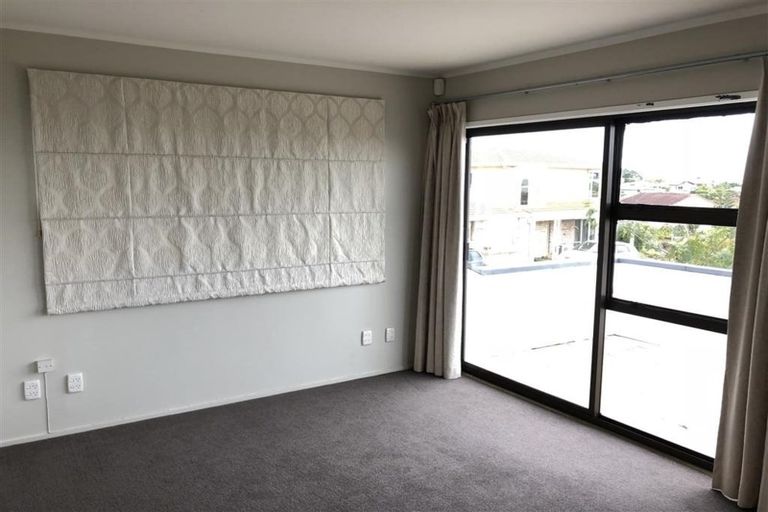 Photo of property in 29 Calypso Place, Rothesay Bay, Auckland, 0630