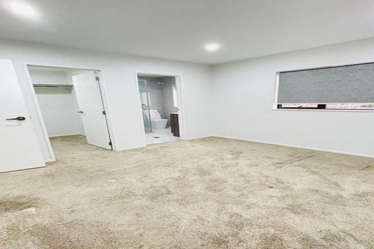 Photo of property in 1/2 Smiths Avenue, Papakura, 2110