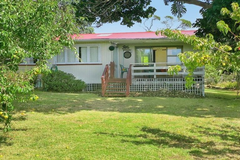 Photo of property in 9 Hauraki Road, Leigh, 0985