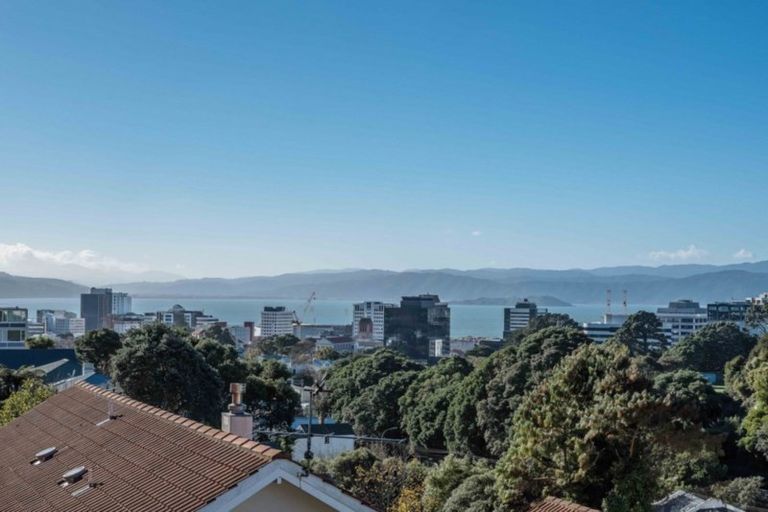 Photo of property in 1/14c Glenmore Street, Thorndon, Wellington, 6011