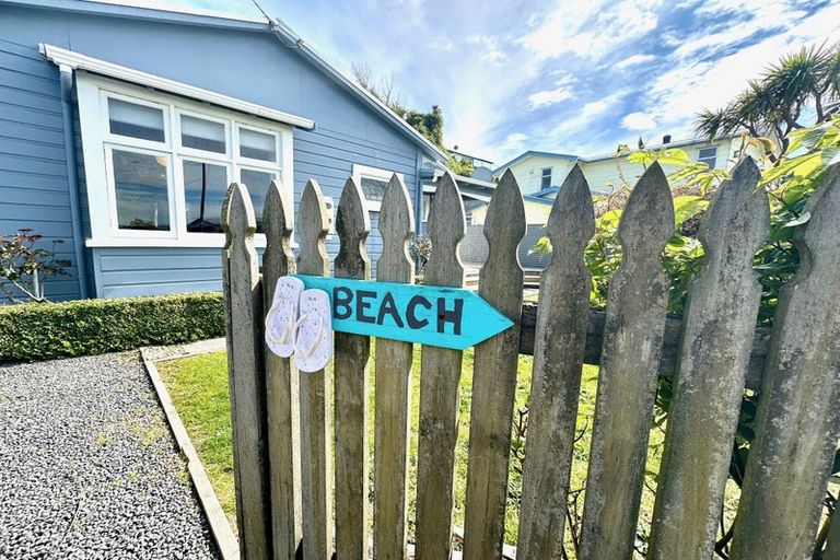 Photo of property in 14 Moana Street, Kaka Point, 9271