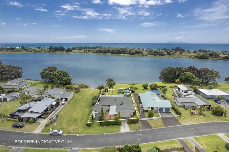 Photo of property in 28 Roretana Drive, Athenree, Katikati, 3177