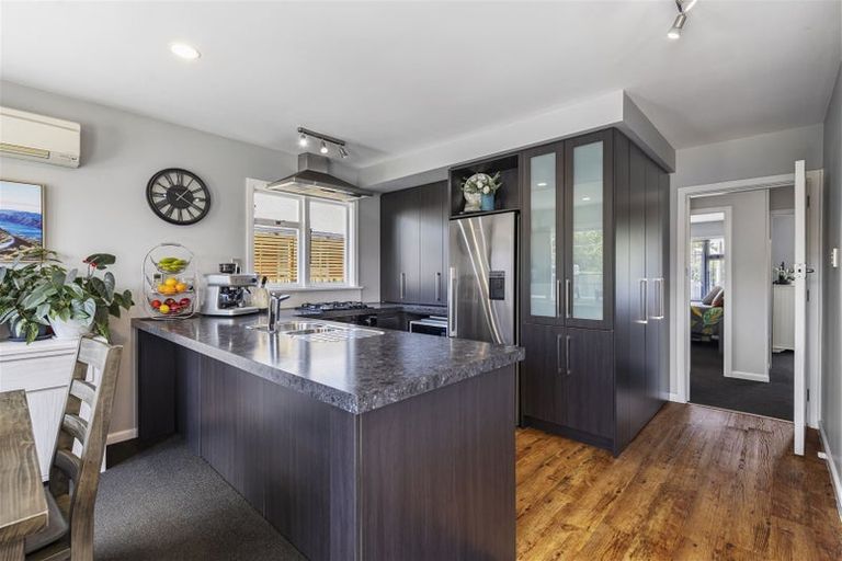 Photo of property in 8 Mappleton Avenue, Burnside, Christchurch, 8053