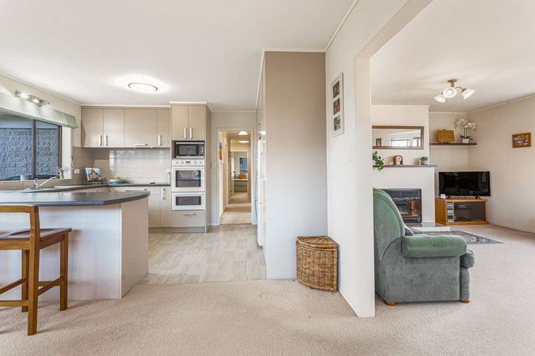 Photo of property in 15 Tatyana Place, Massey, Auckland, 0614