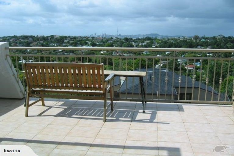 Photo of property in 11 Monarch Avenue, Hillcrest, Auckland, 0627