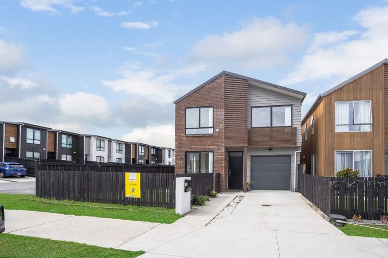 Photo of property in 1 Dignity Street, Papakura, 2110