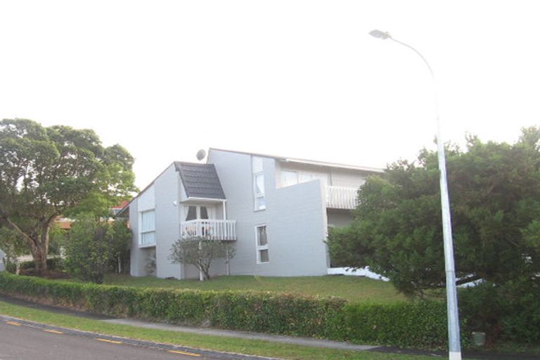 Photo of property in 1 Makepiece Place, Chatswood, Auckland, 0626