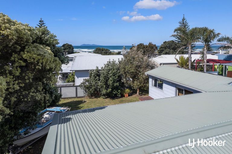 Photo of property in 25 Hanlen Avenue, Waihi Beach, 3611