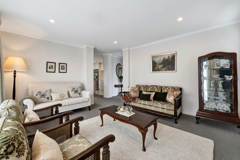 Photo of property in 425 Mangorei Road, Highlands Park, New Plymouth, 4312