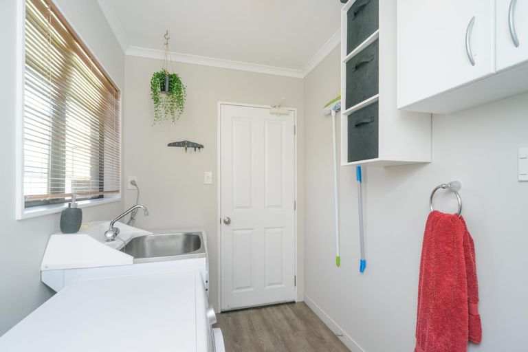 Photo of property in 14 Daniel Place, Kelvin Grove, Palmerston North, 4414