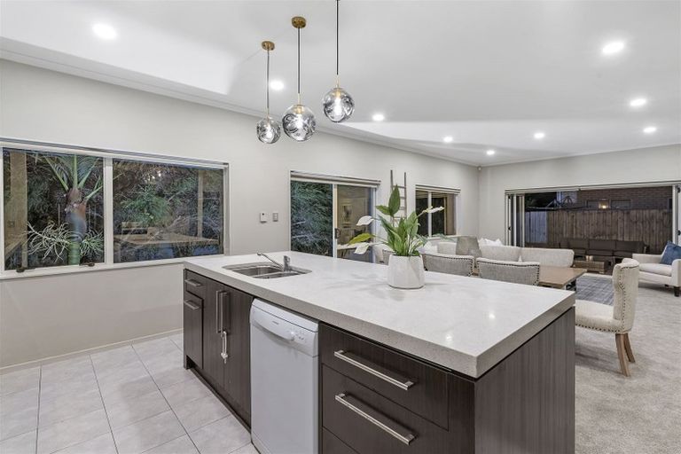 Photo of property in 12 Lakeridge Close, Northcross, Auckland, 0632