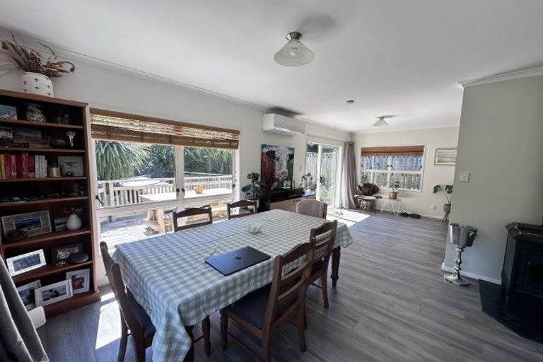 Photo of property in 2 Corlett Road, Plimmerton, Porirua, 5026