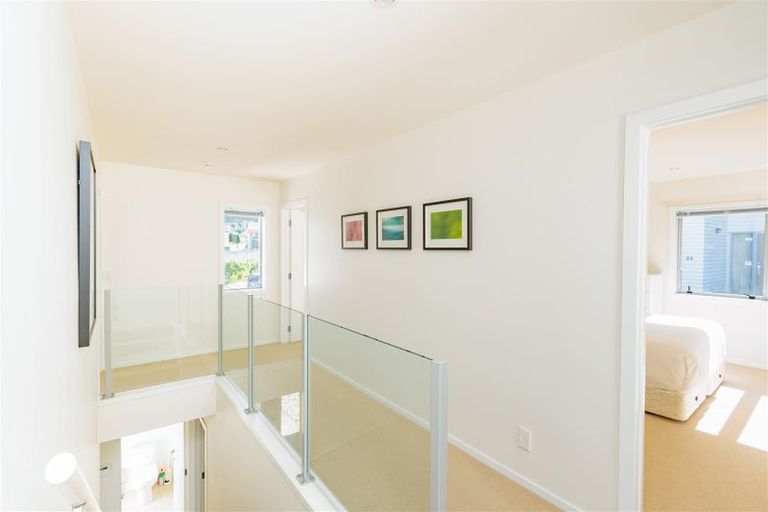 Photo of property in 27 Tamworth Crescent, Newlands, Wellington, 6037