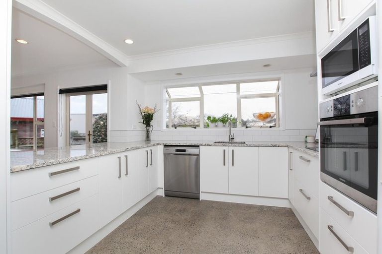 Photo of property in 43 Hastings Place, Hamilton Lake, Hamilton, 3204