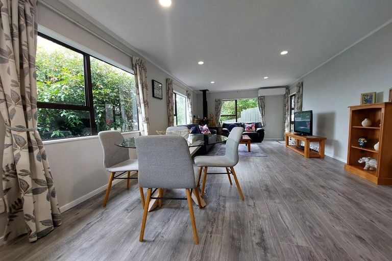 Photo of property in 2/70 Mirrabooka Avenue, Botany Downs, Auckland, 2010