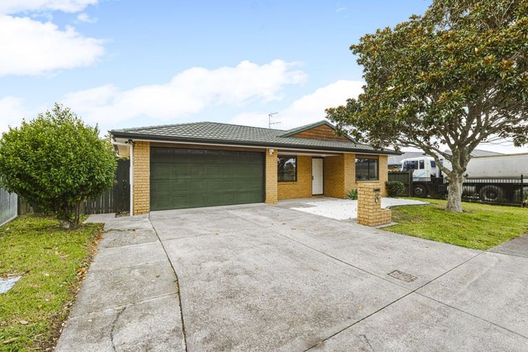 Photo of property in 26 Etherton Drive, Weymouth, Auckland, 2103