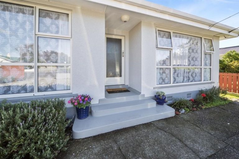 Photo of property in 18 Grey Street, Hawera, 4610
