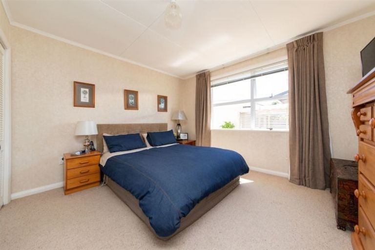 Photo of property in 16 Ilford Place, Awapuni, Palmerston North, 4412