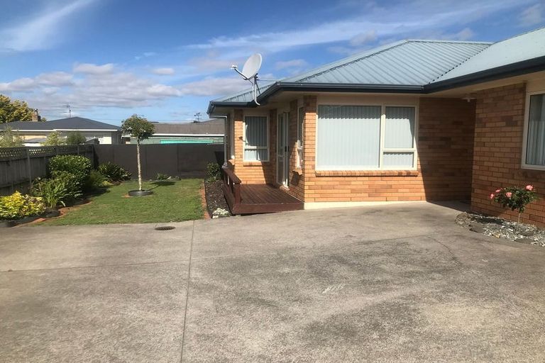Photo of property in 8b Garden Terrace, Pukekohe, 2120