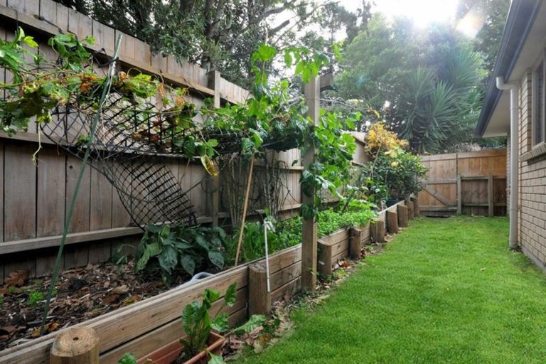 Photo of property in 5 Ernest Shackleton Place, Waiuku, 2123