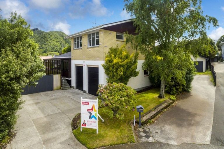 Photo of property in 15 Haylock Grove, Totara Park, Upper Hutt, 5018