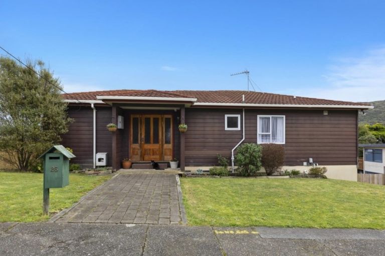 Photo of property in 26 Castle Crescent, Stokes Valley, Lower Hutt, 5019